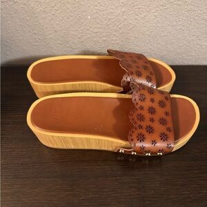 Brown wavy eyelet platform sandals floral design cut out. Size 8.